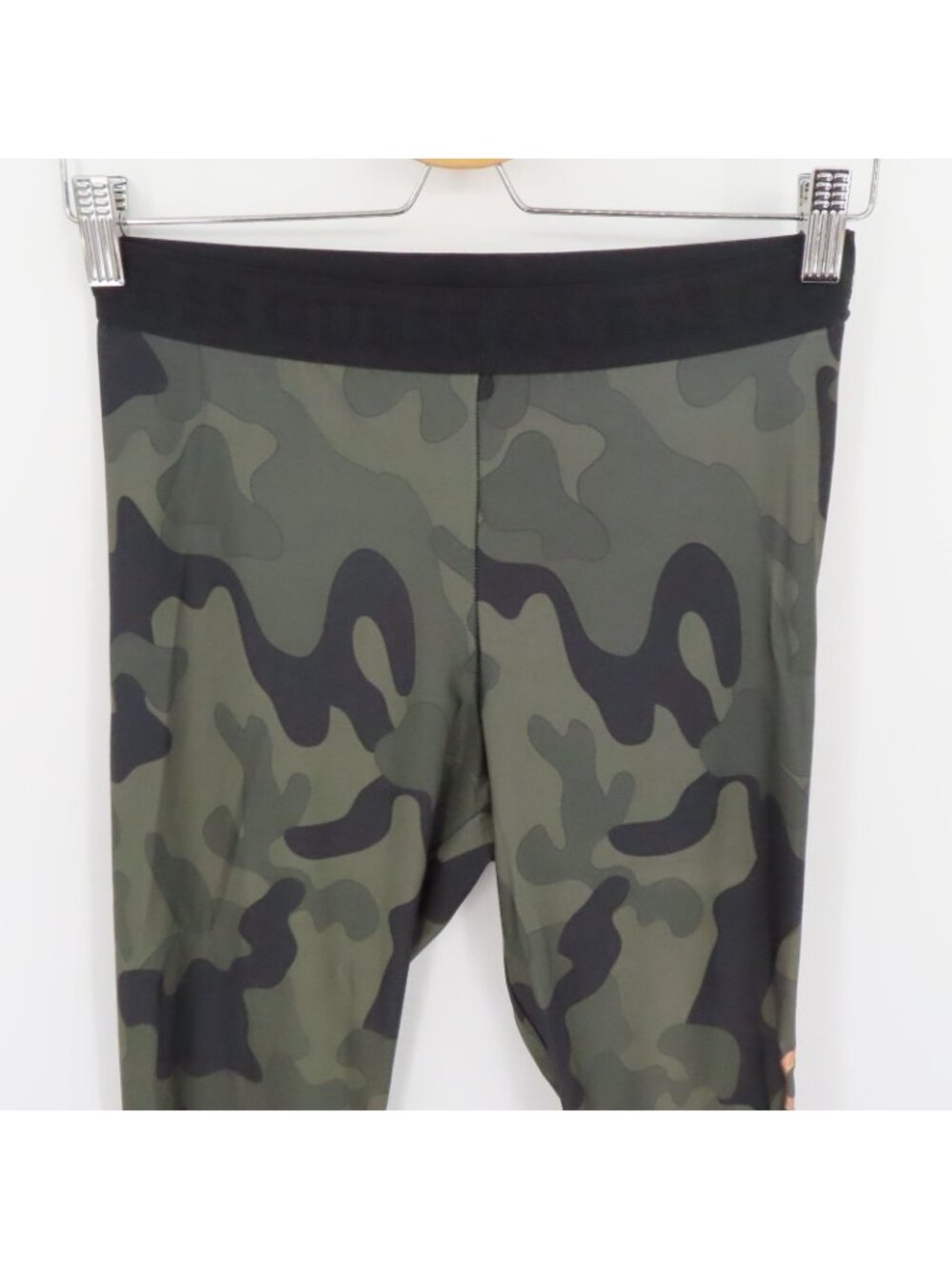 GUESS Womens Small Cammy Crop Legging Spell Out Logo Side Camo Camouflage NEW - Picture 2 of 11